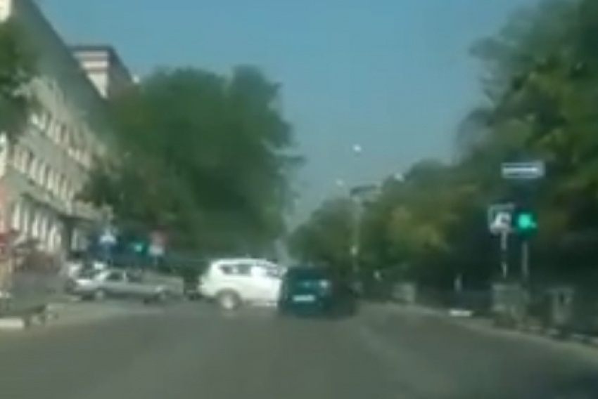 Неожиданный поворот в ДТП со снесенным светофором в Новороссийске