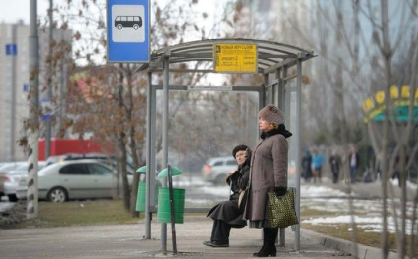 Жители Новороссийска устали часами ждать автобусы