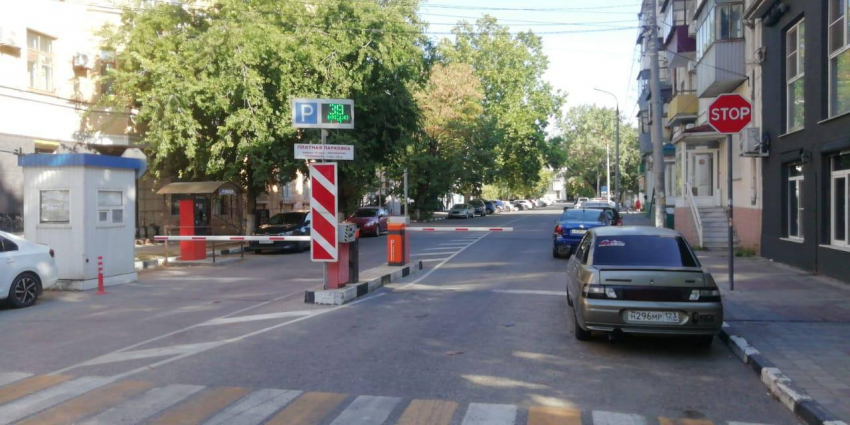 Платные парковки в Новороссийске станут бесплатными: где и на сколько