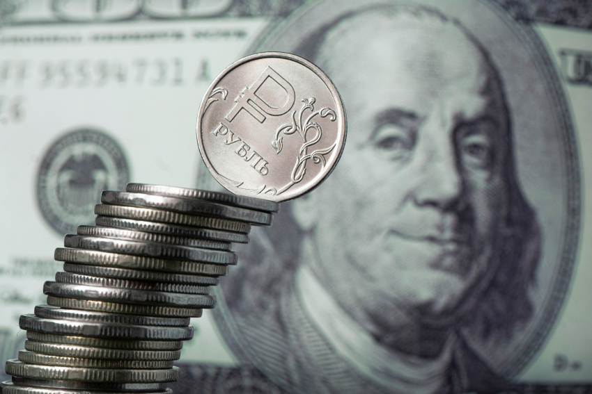 Крупнейшее падение курса доллара продолжает удивлять новороссийцев