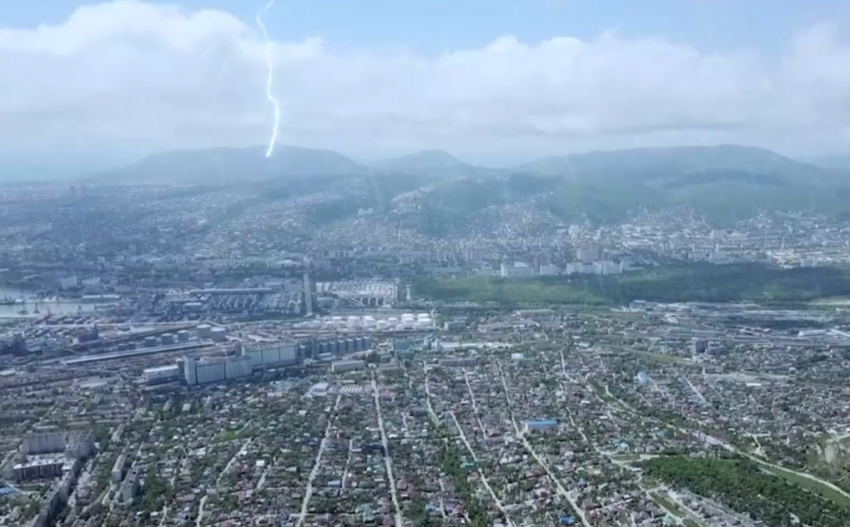 "Сидите дома!": в Новороссийске ливень - что рекомендуют горожанам в Управлении ГО и ЧС