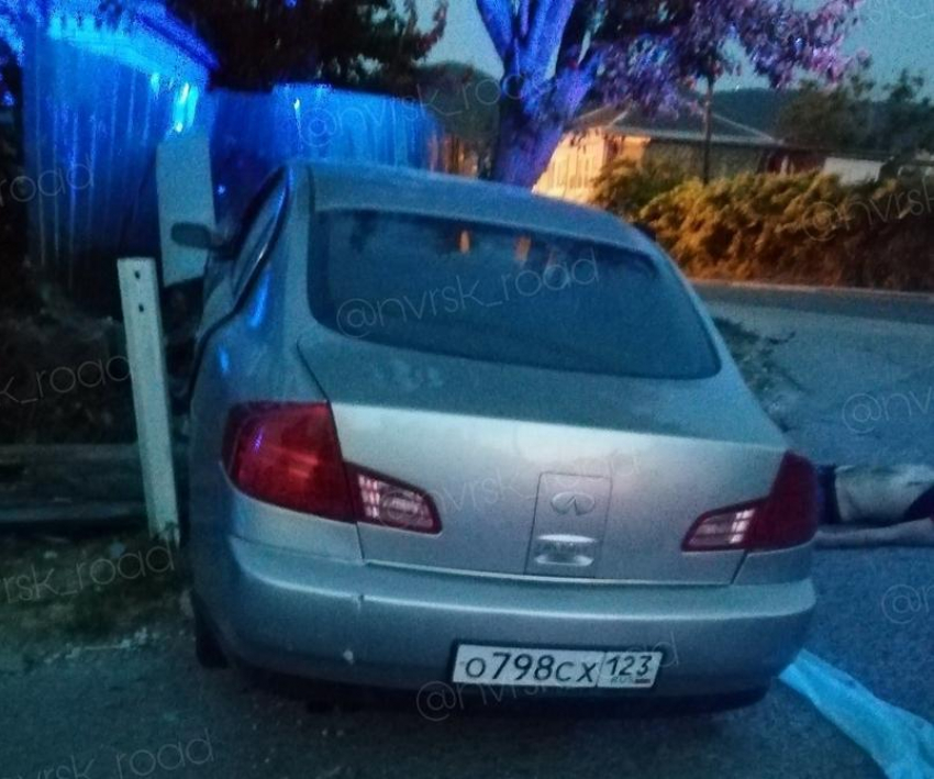 Машина почти не пострадала, а водитель погиб ночью в Мысхако под Новороссийском
