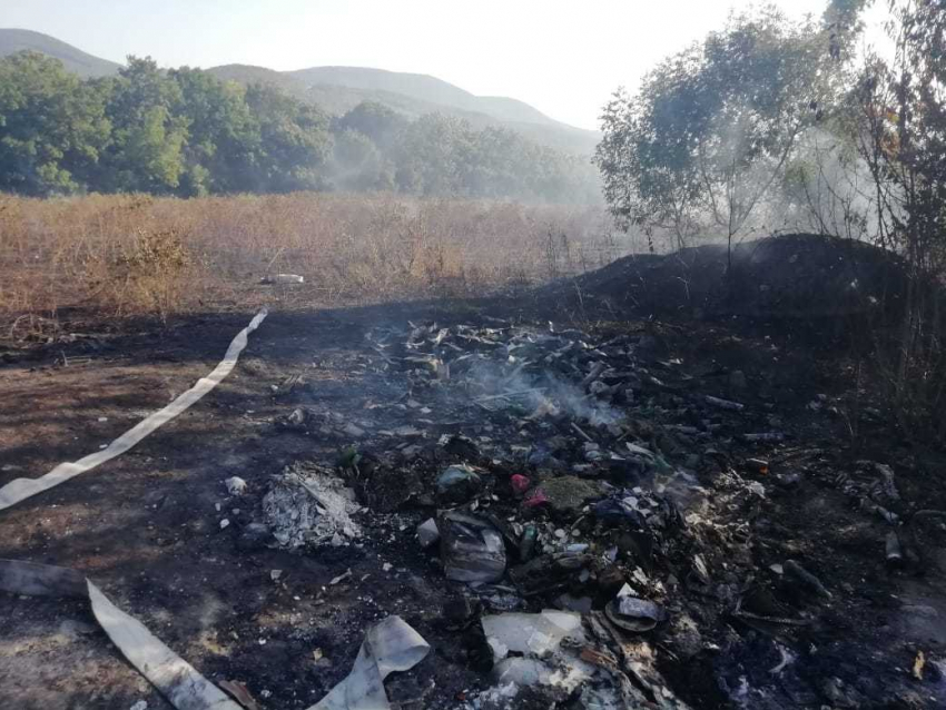 Почти гектар травы сгорел под Новороссийском