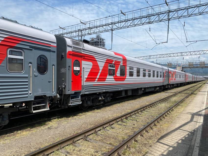 В Новороссийск не ехали поезда из-за падения обломков беспилотников в Воронежской области