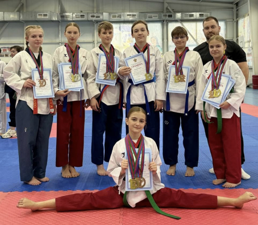 Тхэквондисты из Новороссийска привезли 15 медалей с краевых соревнований