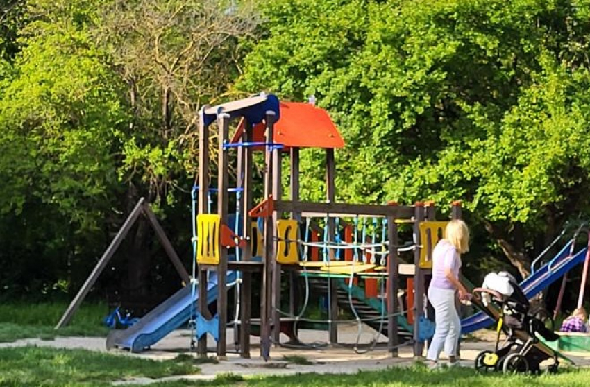Состояние детских площадок в Новороссийске оставляет желать лучшего