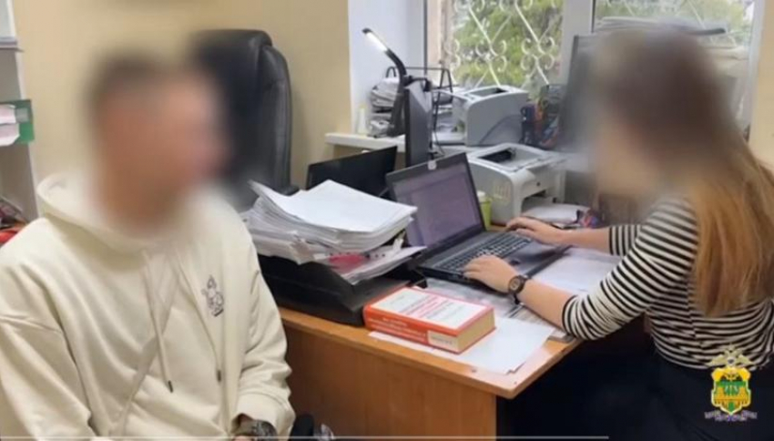 В Новороссийске задержали курьера мошенников, забравшего 6 млн у пенсионерки