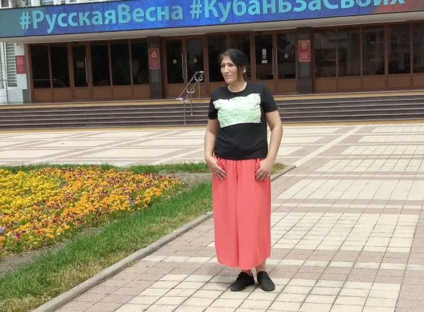 Пикеты и резонанс в действии: многодетная мать из Новороссийска остаётся работать в ДК