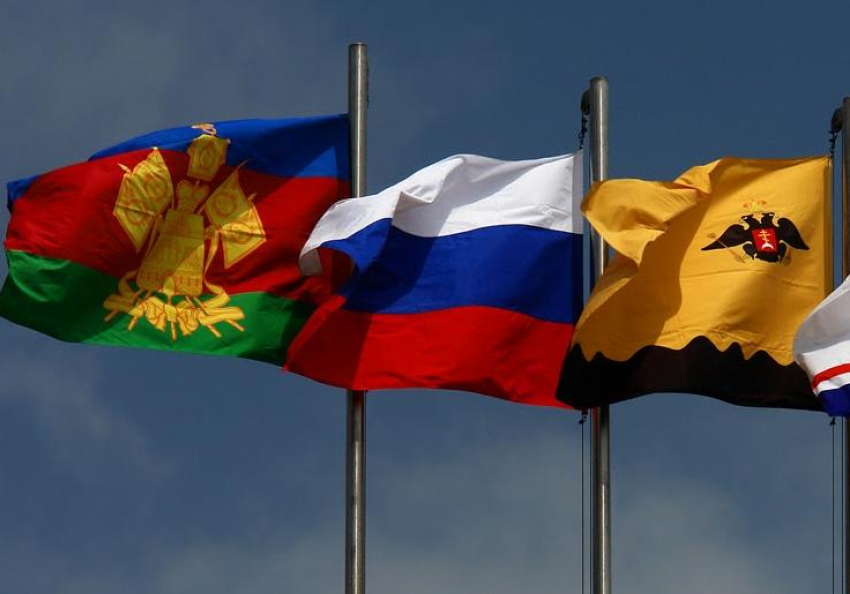 Ровно 16 лет назад «родился» флаг Новороссийска: что он обозначает? 