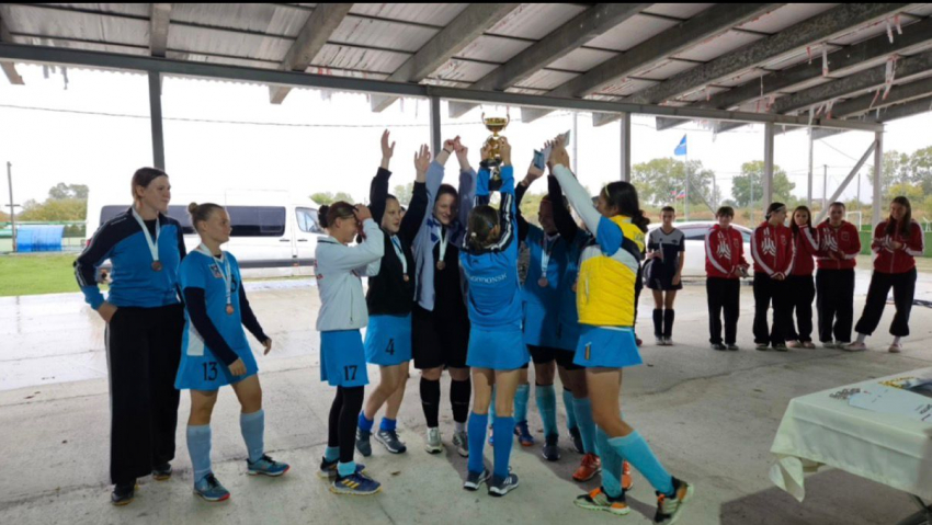 Девочки могут всё: как спортсменка из Новороссийска помогла «добыть» золото по хоккею 