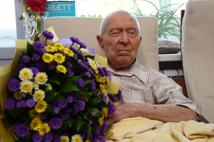 За плечами целый век: житель Новороссийска Иван Сологуб отмечает 100-летие