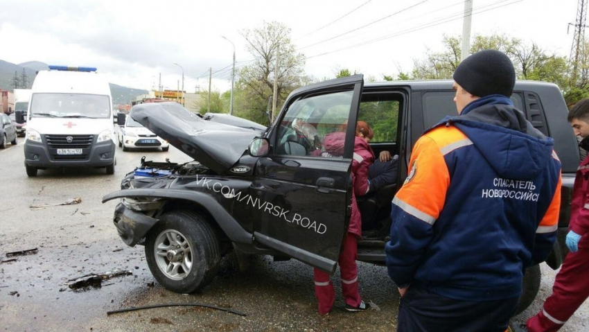 В Новороссийске в жутком ДТП пострадал водитель иномарки