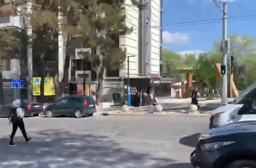 В Новороссийске у парка Фрунзе заработал новый светофор 