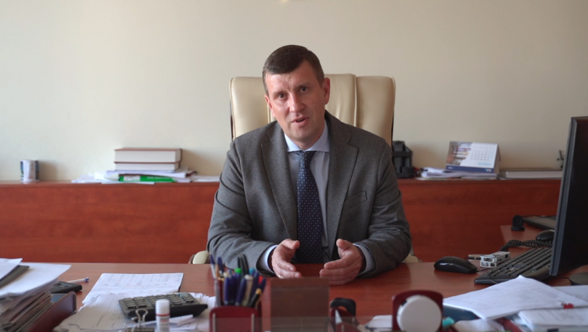Руководитель налоговой инспекции Новороссийска поздравил коллег с праздником