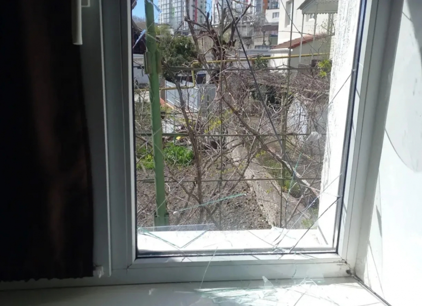 В домах Новороссийска выбиты окна после ночной атаки украинских беспилотников 