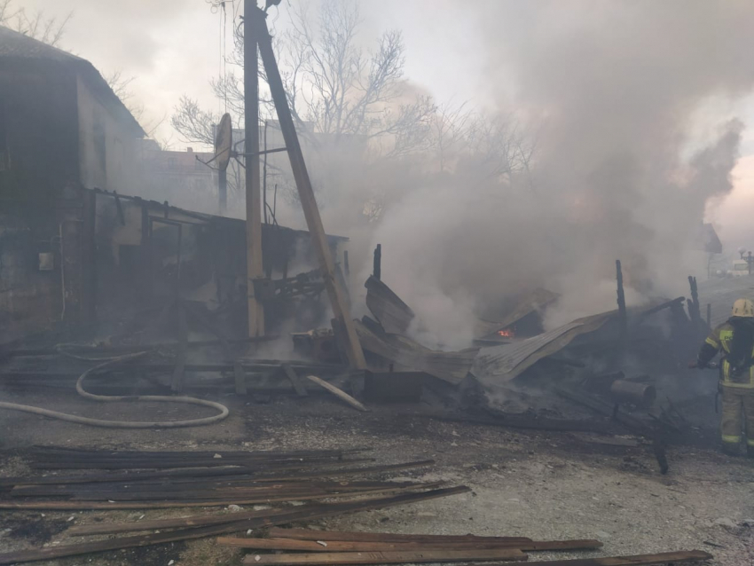 Стали известны подробности пожара в центре Новороссийска 