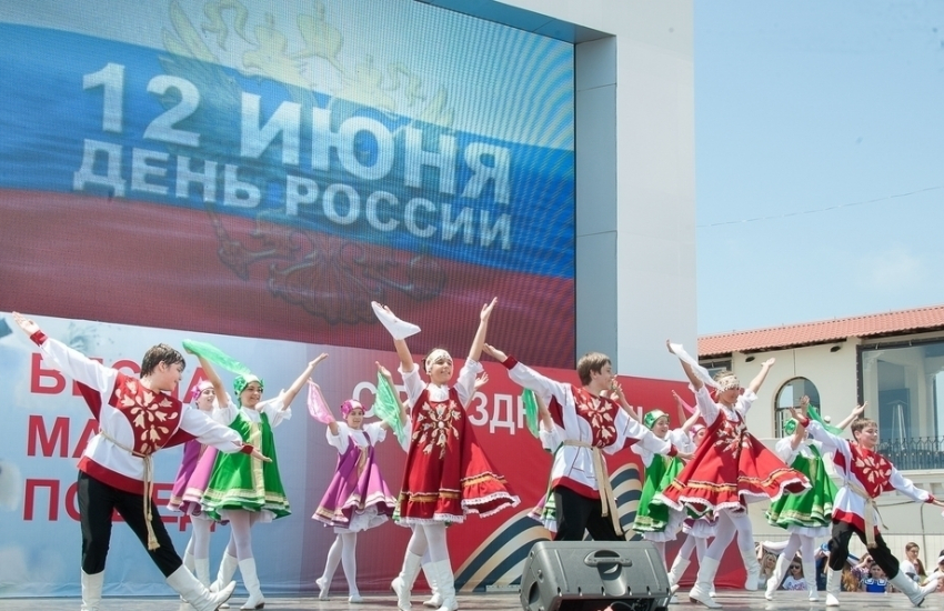Во многих уголках Новороссийска отметят День России