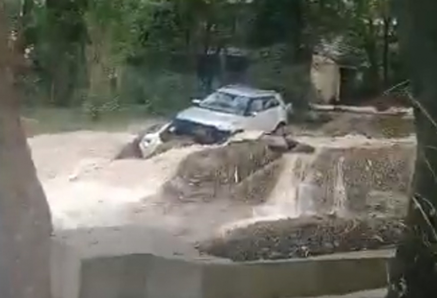 Машины сносило водой: как Новороссийск пережил ливень