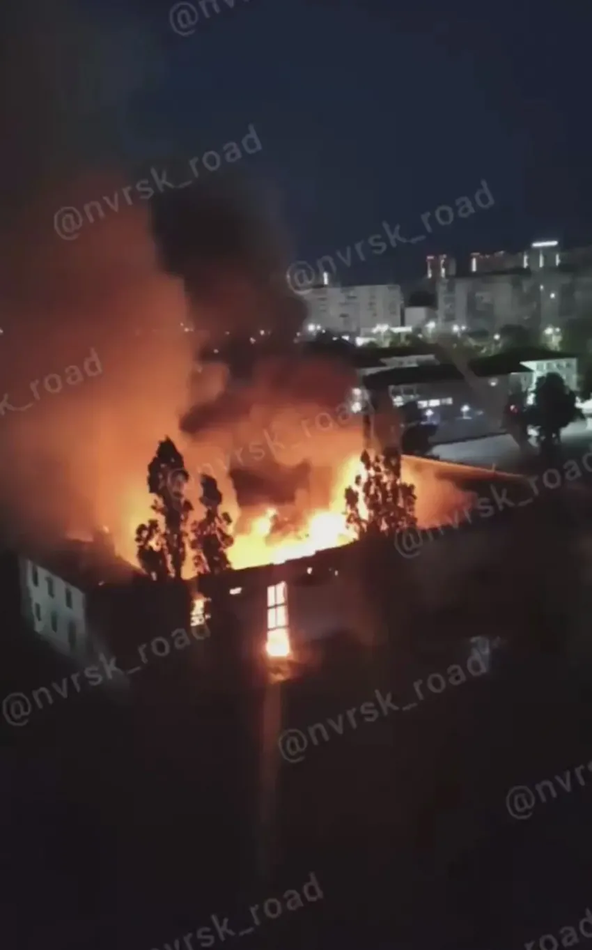Ночной пожар в Новороссийске: заброшенное здание горело больше 4х часов 
