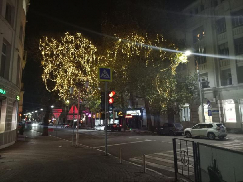 Новогодний вайб в Новороссийске: похолодало, но не засияло