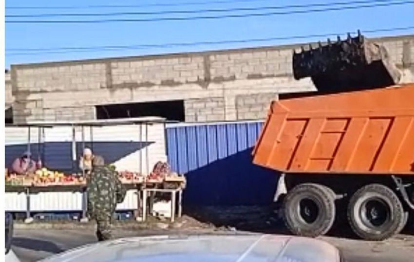 Можно ли торговать рядом с дорогой - задумываются жители Верхнебаканского 