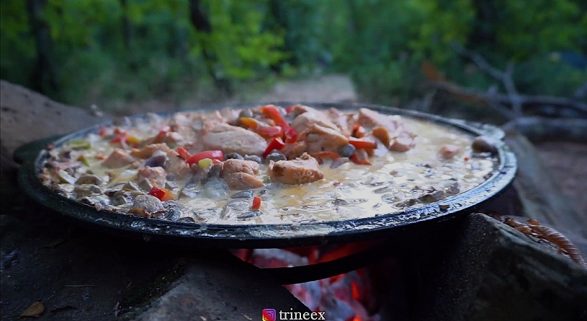 Готовим дома: Куриная грудка с шампиньонами и болгарским перцем в винно-сливочном соусе