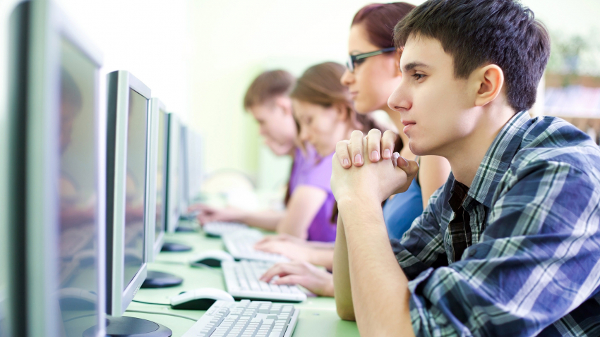 Новороссийские ученики смогут бесплатно освоить первую IT-профессию еще в школе