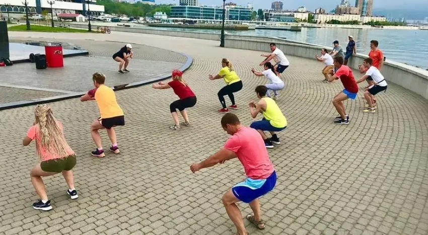 На зарядку становись: в Новороссийске по утрам проходят бесплатные занятия спортом