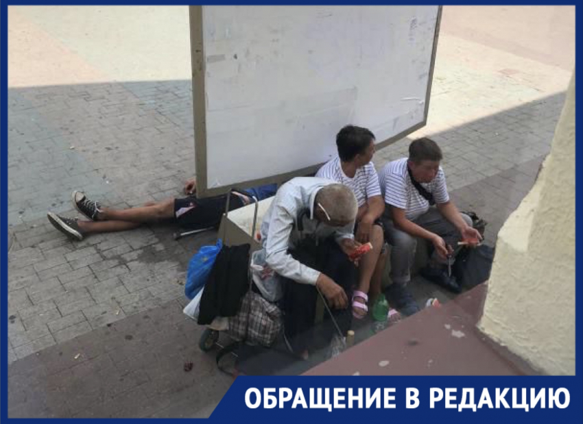 "... и достал свой причиндал": жительницу Новороссийска шокировала выходка бомжа
