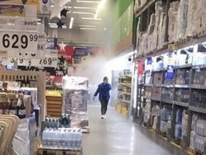 Очередной пожар: задымление в одном из гипермаркетов Новороссийска 