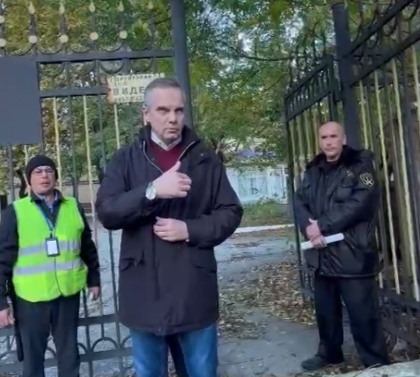 Депутат испугался вопросов? Новороссийцев не пустили на Координационный совет