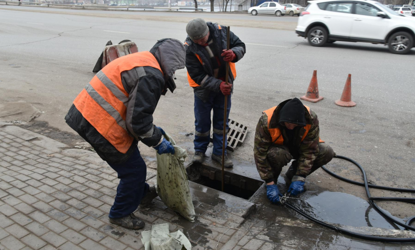 В Новороссийске продолжают ремонт ливневок 