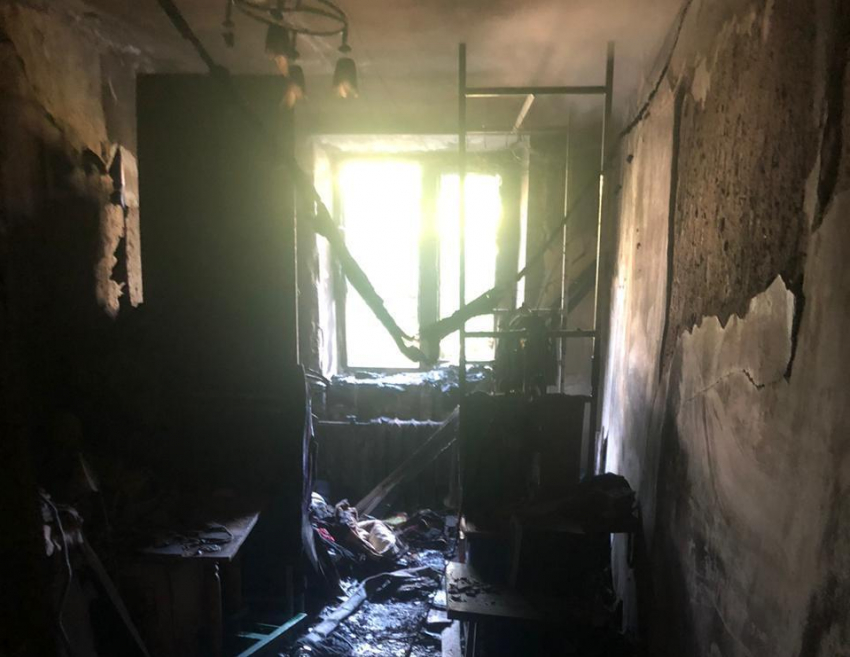 Новороссийцам пришлось эвакуироваться из детской поликлиники из-за пожара