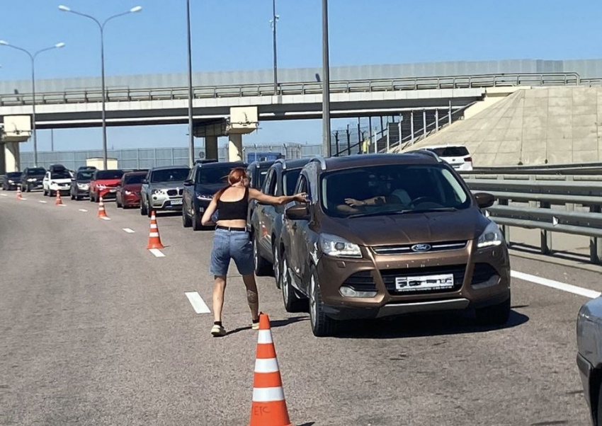 Транспортный коллапс на Крымском мосту: что известно к этому часу  