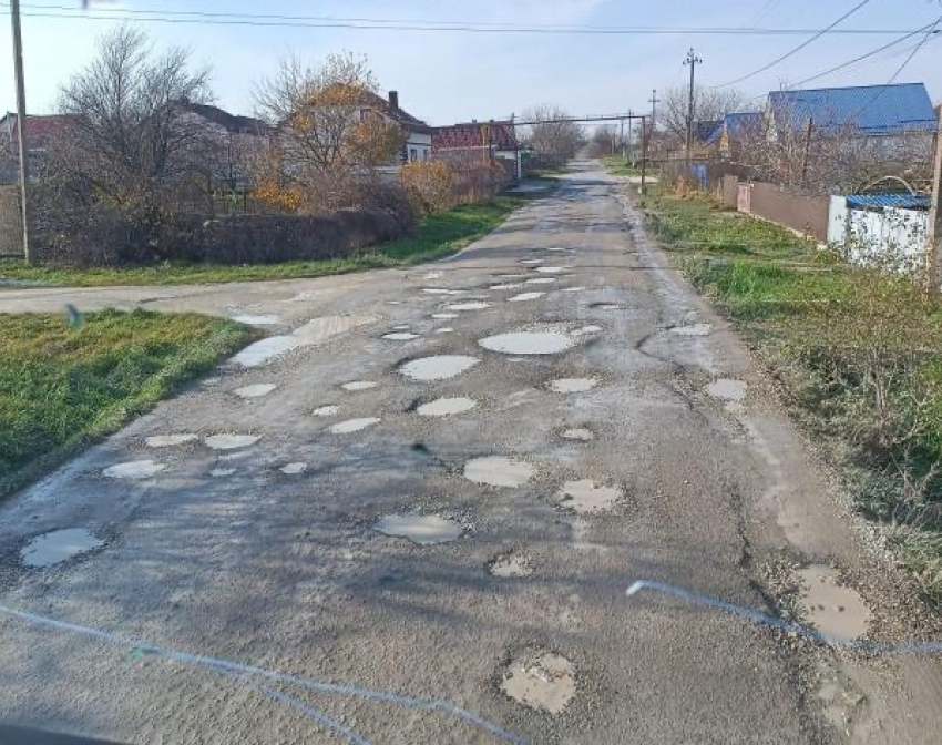 Дорог в станице Раевской под Новороссийском по сути нет