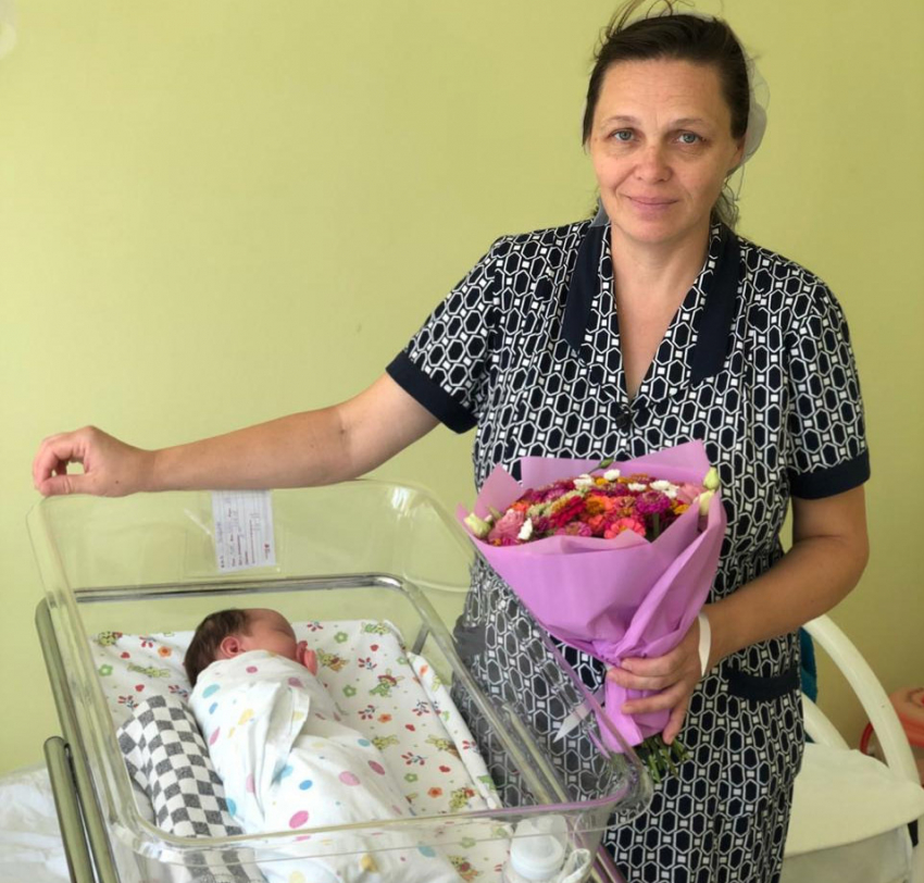 Родила в тринадцатый раз. Недалеко от Новороссийска многодетная мать ставит рекорды рождаемости