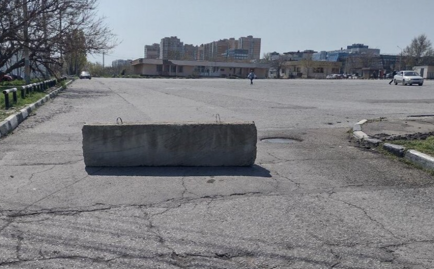 Парковку «Квадрат» в Новороссийске перекрыли на две недели