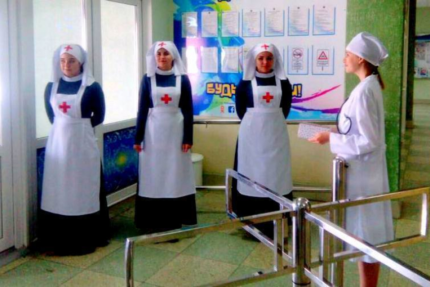 "Сестры Милосердия» весьма креативно поздравили новороссийских медработников