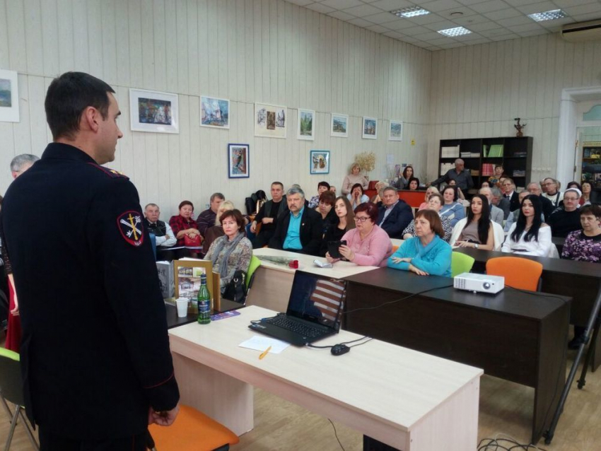 Сотрудники новороссийской полиции приняли участие в презентации книги о героях Новороссийска