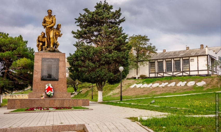 По распоряжению губернатора в пригороде Новороссийска отреставрируют памятник