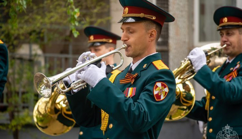 Во дворах ветеранов Новороссийска пройдут праздничные концерты