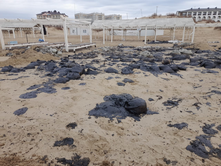 Владелец затонувшего танкера в Черном море отрицает свою вину за разлив мазута 