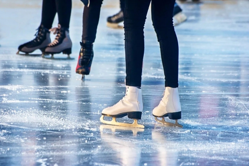 Спортивным сибирякам Новороссийска стоит набраться терпения: ледовой площадке быть, но не скоро