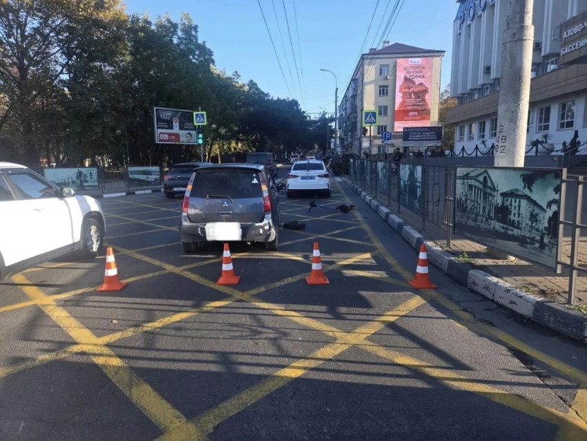 В Новороссийске подросток на электросамокате попал в ДТП: ребёнка госпитализировали