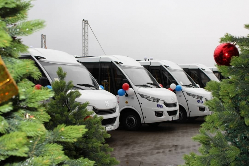 Новороссийцам подарили 10 новых белорусских автобусов