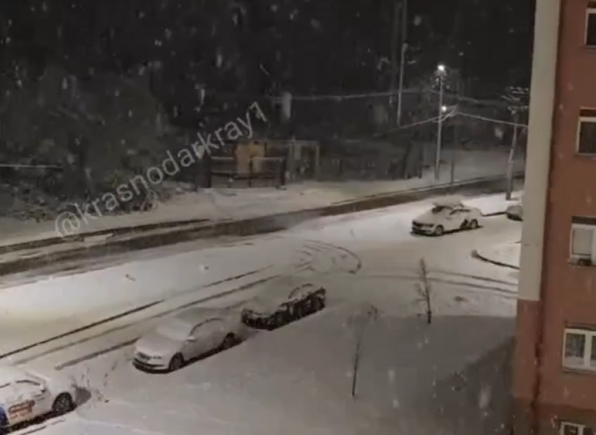 Снег на Юге России: сугробы в Сочи, гололед в Краснодаре