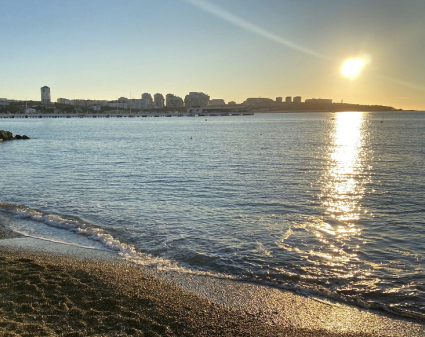 Морская вода в районе Анапы соответствует нормам: с пляжей убирают защитные сети