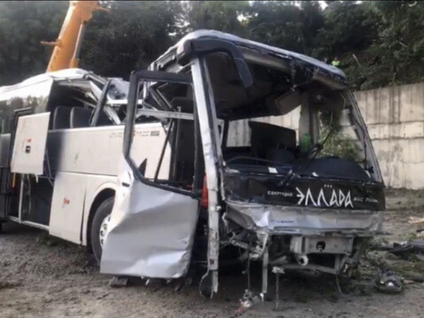 Водитель автобуса, упавшего в обрыв под Новороссийском, был в медикаментозном опьянении