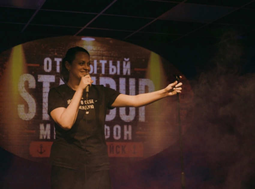 Попробовать себя в Stand-up комедии в Новороссийске легче, чем кажется: «Блокнот» проверил лично