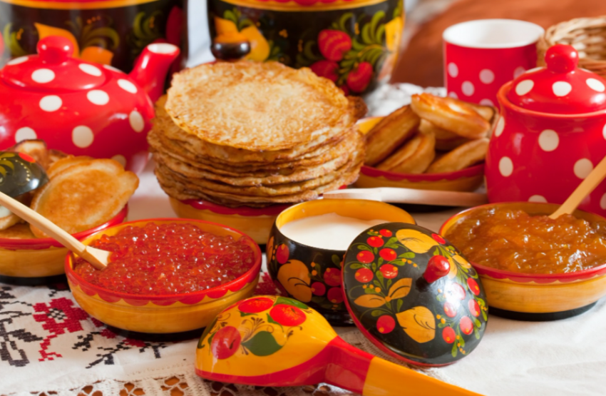 От языческих костров до блинов с икрой: гид по Масленице